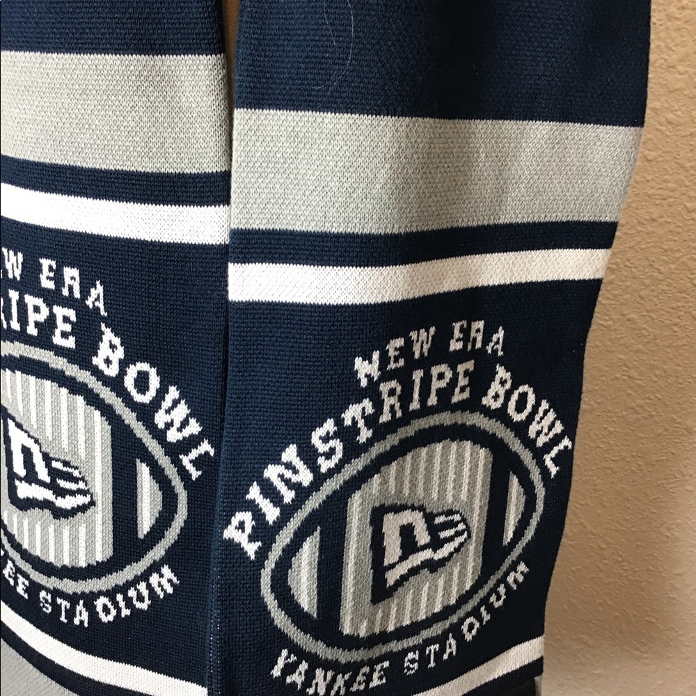 Yankee stadium pinstripe bowl blue/white scarf - Picture 3 of 6